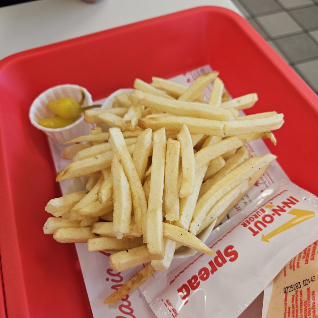 IN-N-OUTのフレッシュカットフライ (ポテト)。ホクホク食感が特徴。