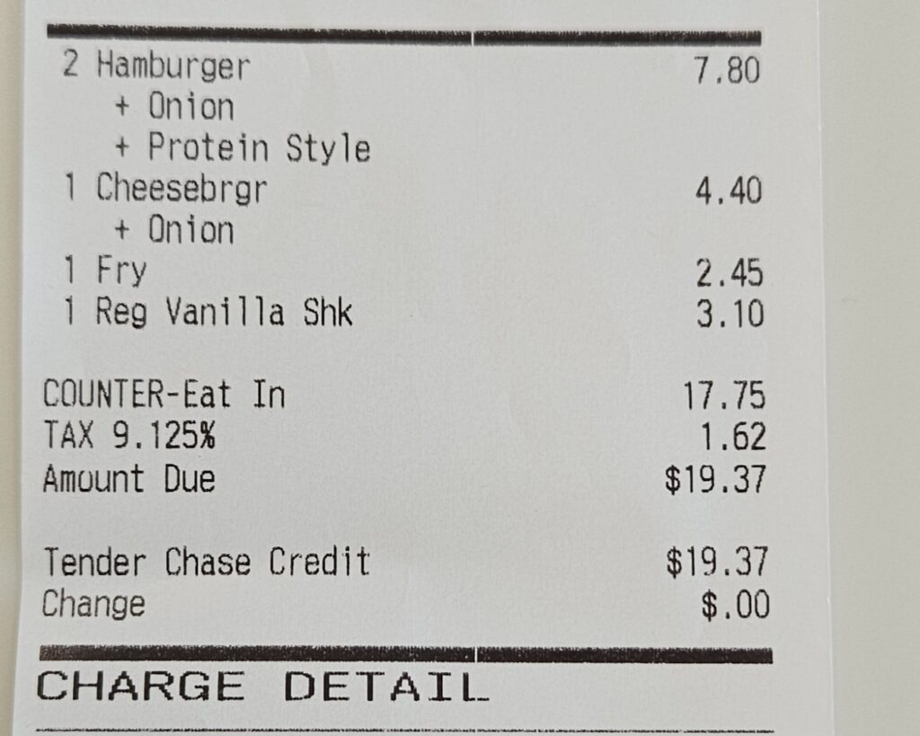 IN-N-OUTでの注文後にもらったレシートの写真。価格と注文内容がわかる。